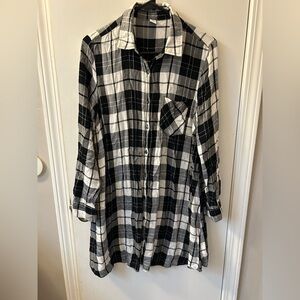 Medium black and white long sleeve tunic